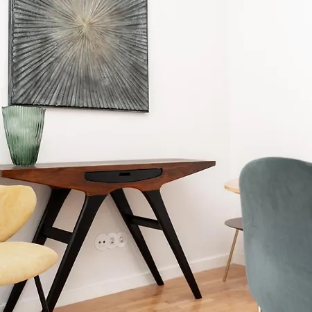 Апартаменты Nomad's By Sta Catarina Flats - 3bed Порту